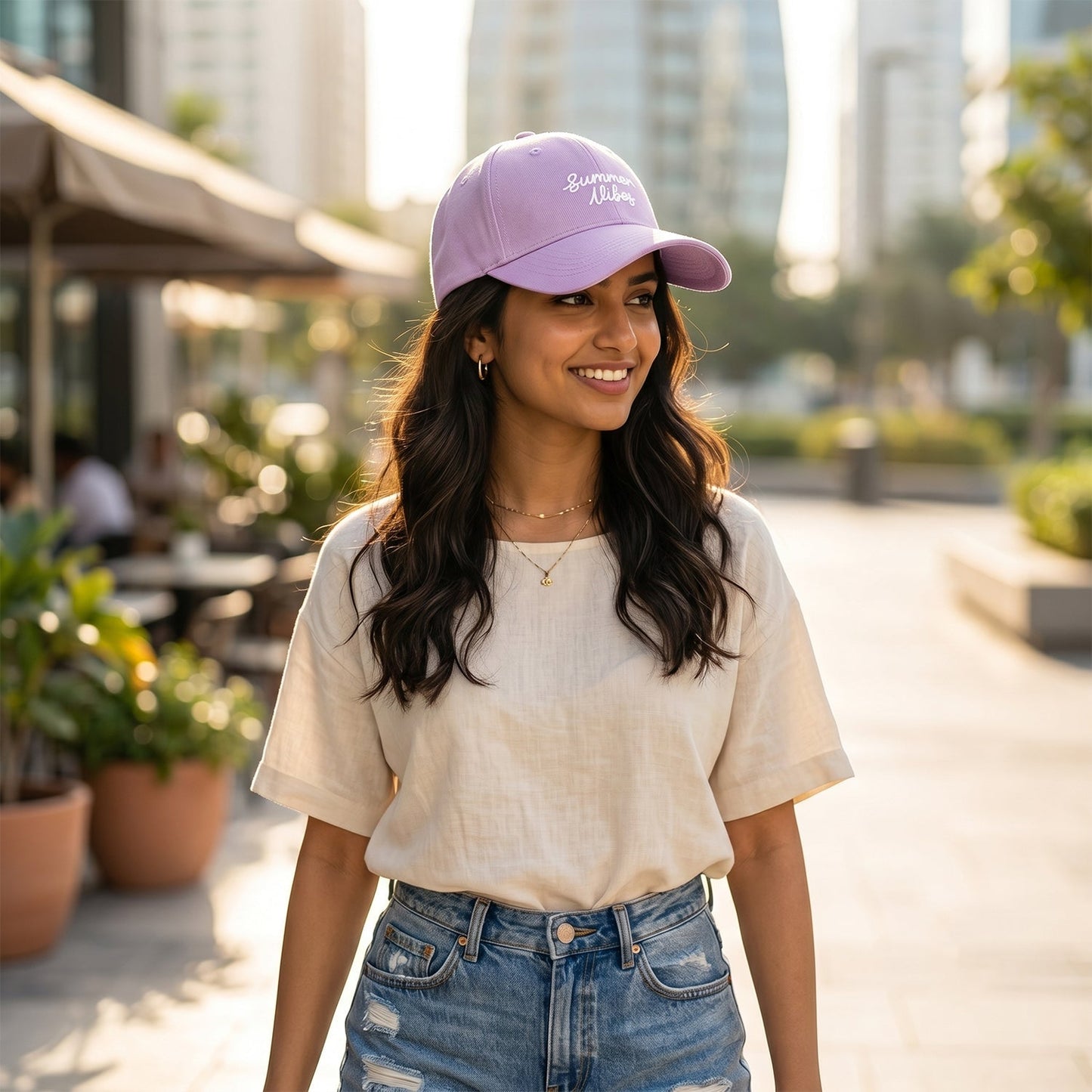 Casual summer cap with curved brim for outdoor wear