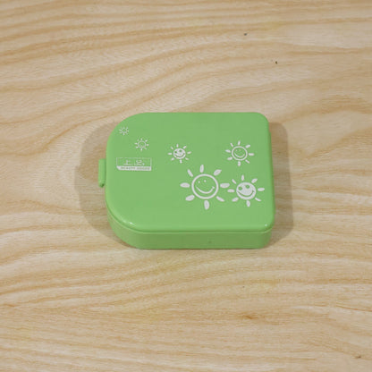 Size reference of the pill organizer box.