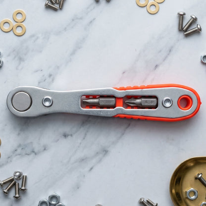 Compact socket screwdriver tool